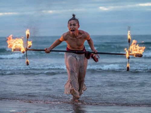 屏東落山風藝術季 《風龍灣》沙灘火舞劇   火焰下的激情  風中的感動